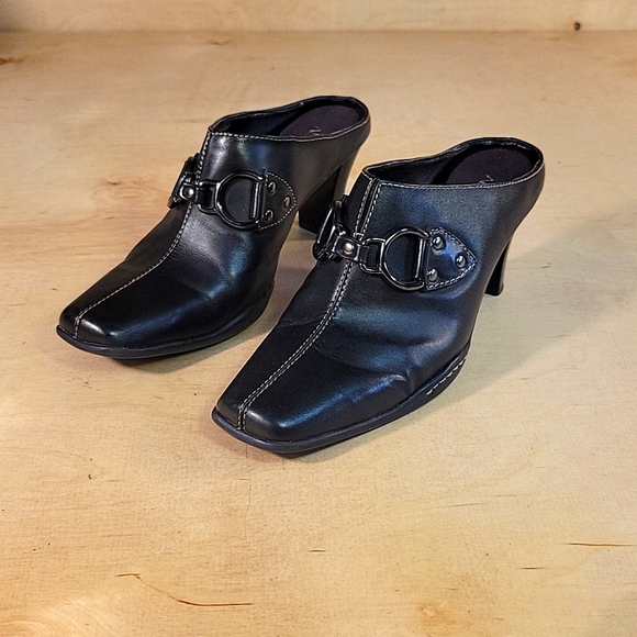 Aerosoles Cinch Worm Black Leather Womens Heels - Picture 4 of 9